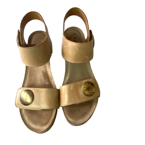 Taos Carousel Tan Wedges - Picture 1 of 16
